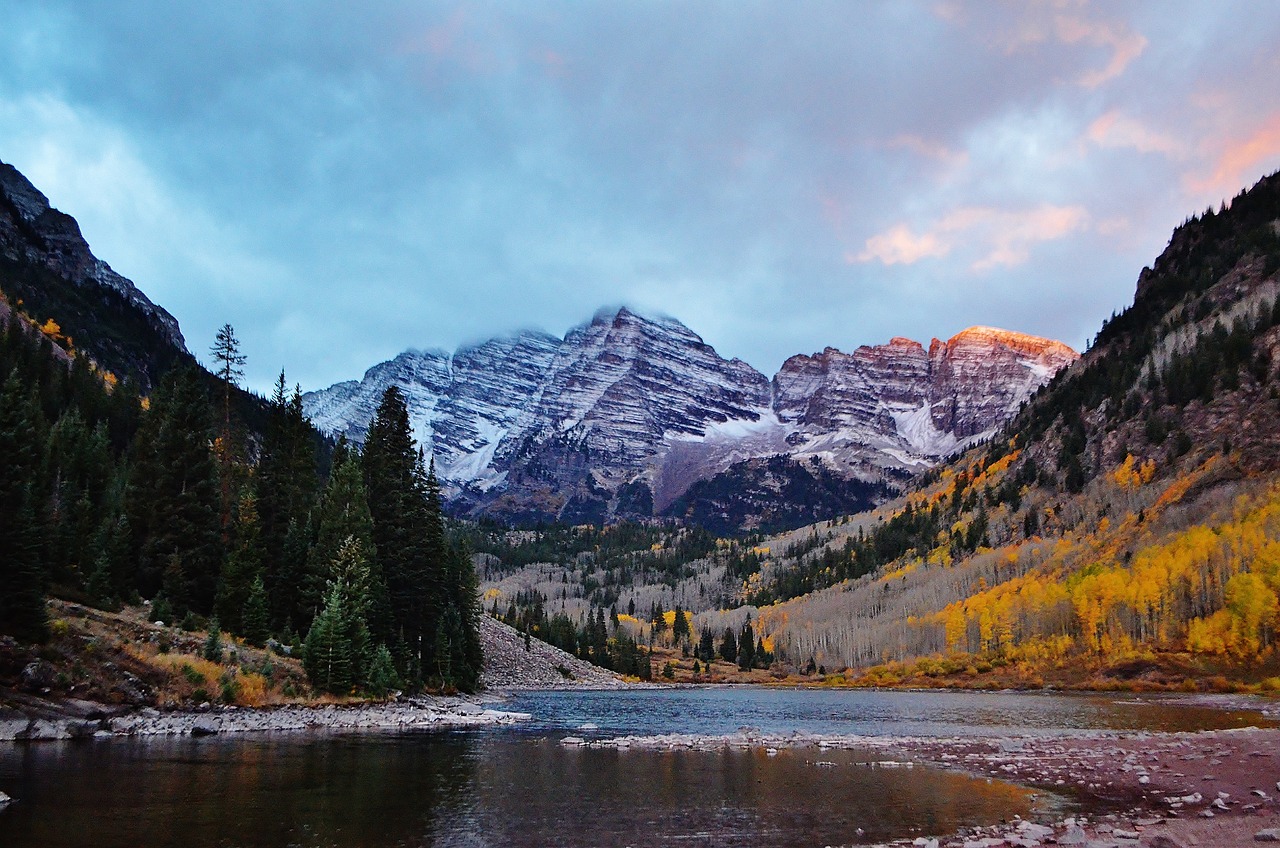 A view of the Colorado mountains, a great place to get a Colorado bank statement loan