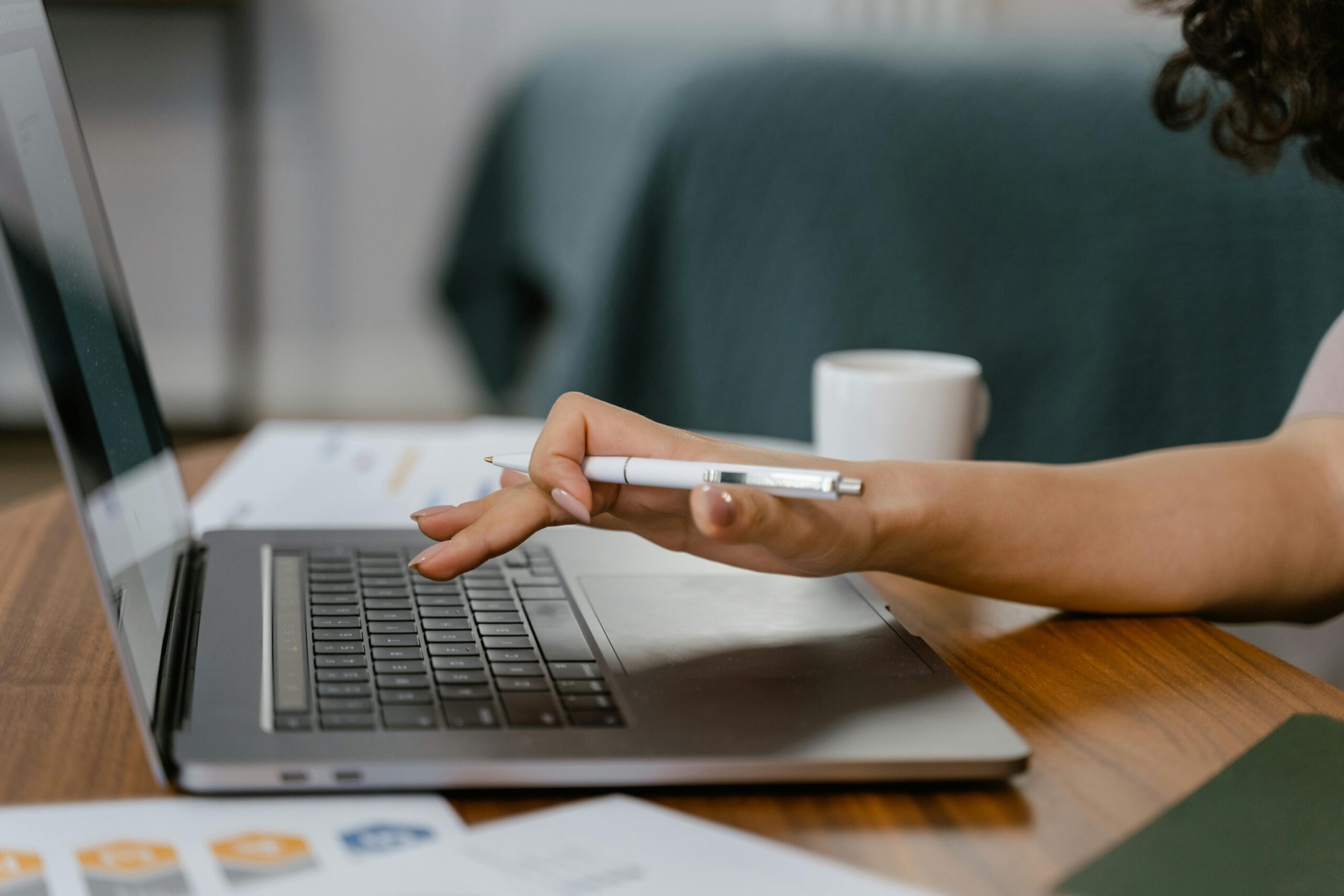 woman surfing on laptop