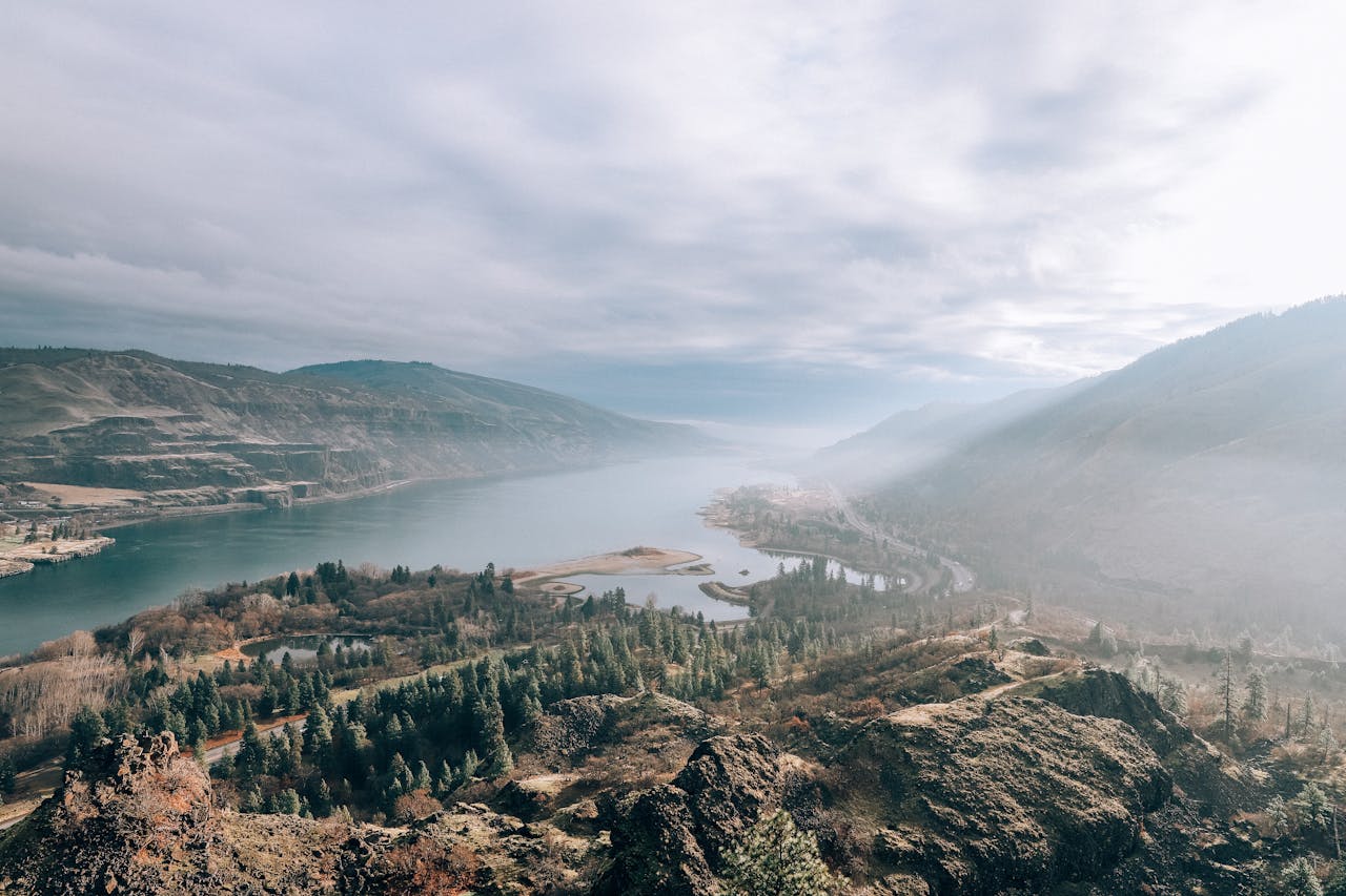 A view from a trail in Mosier, Oregon, a great place to get a construction loan Oregon to build your dream home.