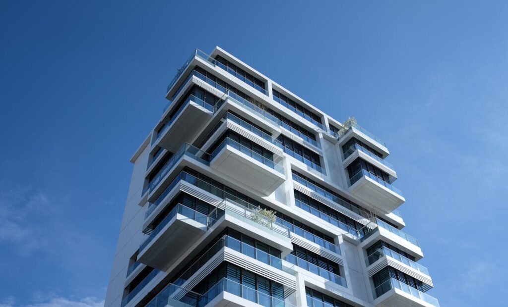 A view of a high-rise apartment building, which is a property you can purchase with a DSCR loan Mississippi. 