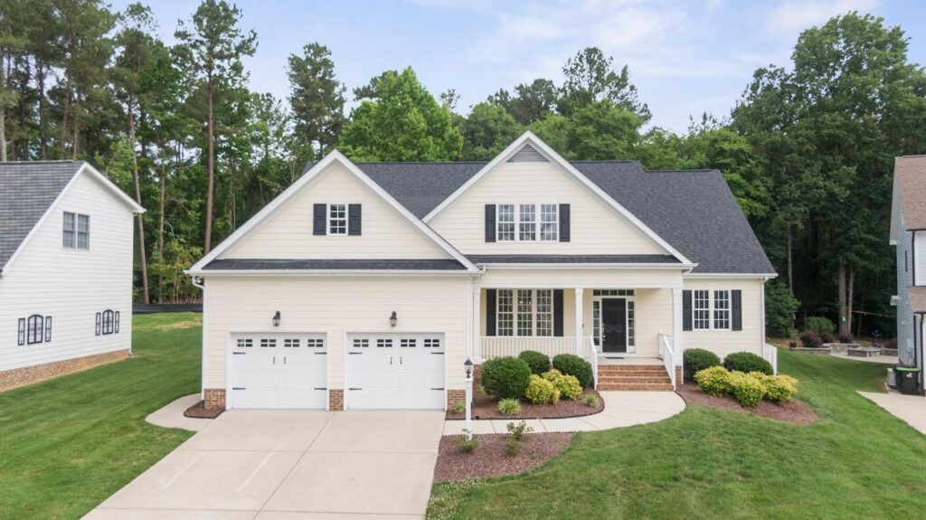 A colonial home with ivory siding that could potentially be used for a bank statement home equity loan.